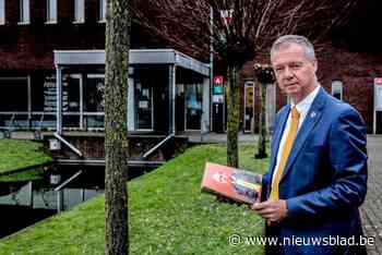 Witte rook in Berendrecht-Zandvliet-Lillo: Zander Vliegen volgt Carl Geeraerts op als districtsburgemeester