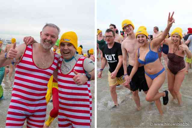 Gregory (52) neemt al voor 22ste keer deel aan nieuwjaarsduik in Oostende: “Dit was de op één na koudste, ooit deden we dit in de sneeuw”