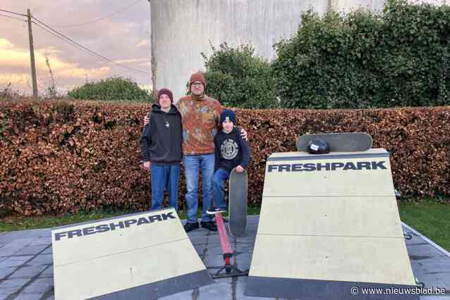 Tom (45) start samen met zijn kinderen skateverhuurbedrijf: “Het is eens iets anders dan een springkasteel op een verjaardagsfeestje”