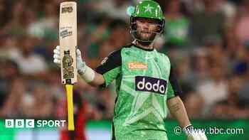 Duckett's 67 helps Stars to victory over Renegades