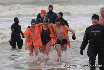 Nieuwjaarsduik in Wenduine lokt ruim 400 ijsberen