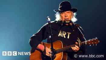 Neil Young reverses his Glastonbury 'boycott'