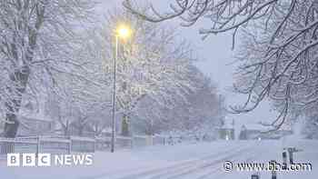 Heavy snow brings disruption to Yorkshire