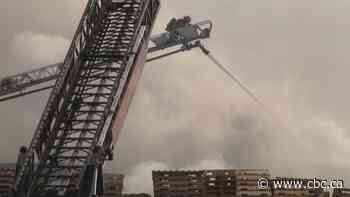 Large fire breaks out in commercial building near Pearson airport Sunday