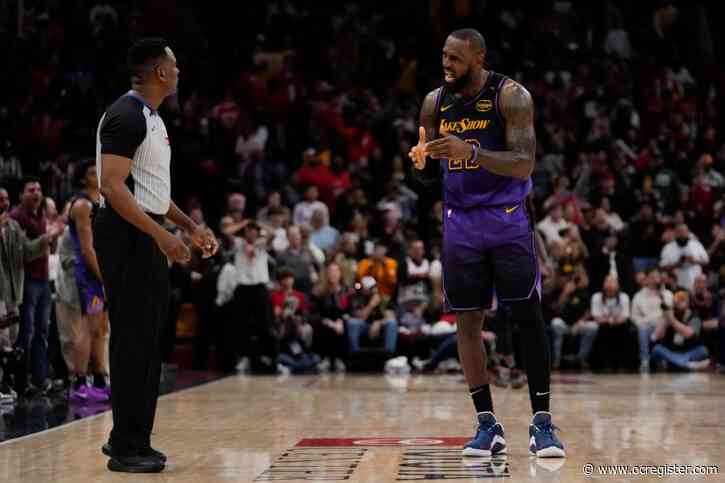 Lakers’ comeback attempt thwarted in loss to Rockets