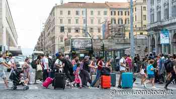 Tre notti e via. Numeri, mappe e storie della Roma diventata albergo