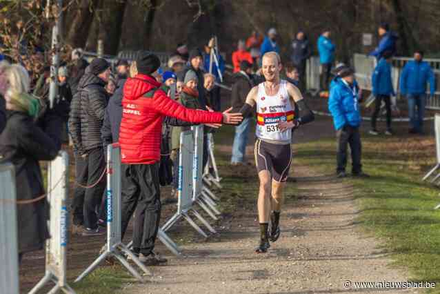 Tim Van de Velde pakt dubbelslag op PK veldloop in Arendonk: “Na mijn val op het EK kon ik 6 weken niet lopen”