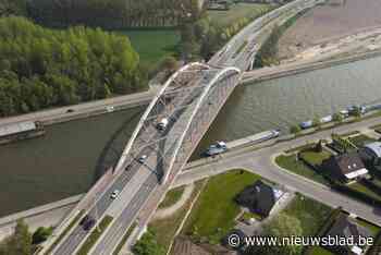 Balustrade brug Houtlaan kapot: fietspad wekenlang afgesloten