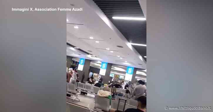 Mullah rimprovera una ragazza senza velo all’aeroporto di Teheran: lei gli strappa il turbante – Video