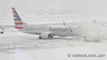 Airlines cancel flights as winter storm hits St. Louis