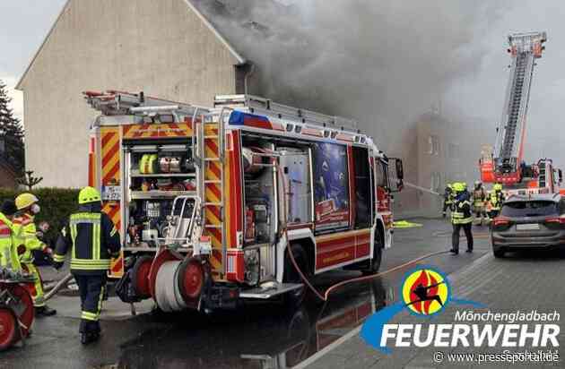 FW-MG: Brand auf einem Balkon eines Wohn- und Geschäftshauses