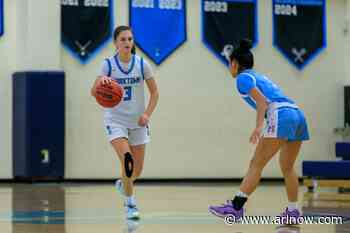 Yorktown girls basketball team finishes 1-1 in holiday tournament