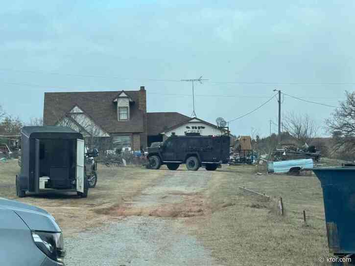 Grady Co. standoff ends in arrest of wanted man and his mother