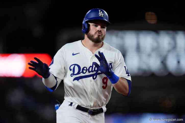 Dodgers agree to trade Gavin Lux to Reds