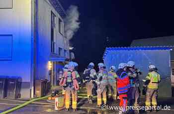 FW-GL: Eine Verletzte nach Zimmerbrand in Mehrfamilienhaus im Stadtteil Herkenrath