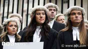 Barristers begin four-week strike over legal aid