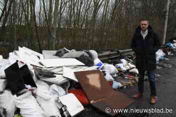 Hallucinant sluikstort op oprit Ring in Anderlecht: “We kunnen niets doen, want het ligt op Brussels grondgebied”