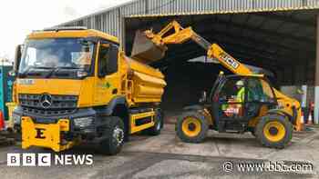 Gritters face 'tricky night' with snow warning