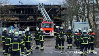 Schule Mendelstraße: Feuerwehr auch am Mittwoch noch im Einsatz