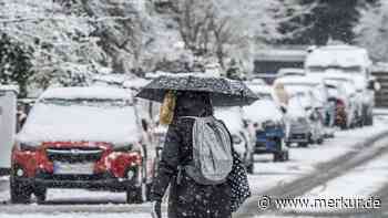 Regen, Sturm und Schnee: Warmfront zieht über Bayern, doch Glättegefahr bleibt