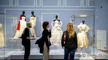 Kunstmuseum Den Haag verlengt door succes Dior-expositie