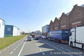 Bromfietser in levensgevaar naar ziekenhuis na aanrijding bij de Gentse haven