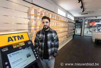 Jawad uit Hasselt is eerste Limburger met geldautomaat in zijn winkel: “Het draait als zot”