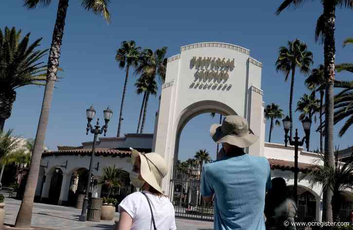 Universal Studios, Six Flags Magic Mountain closed due to extreme winds