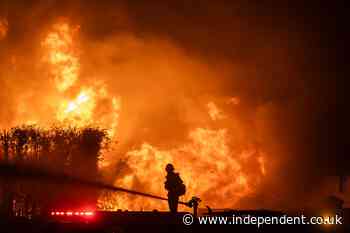 ‘There’s nothing they can do’: Fire hydrants across Pacific Palisades are coming up dry as blaze rages