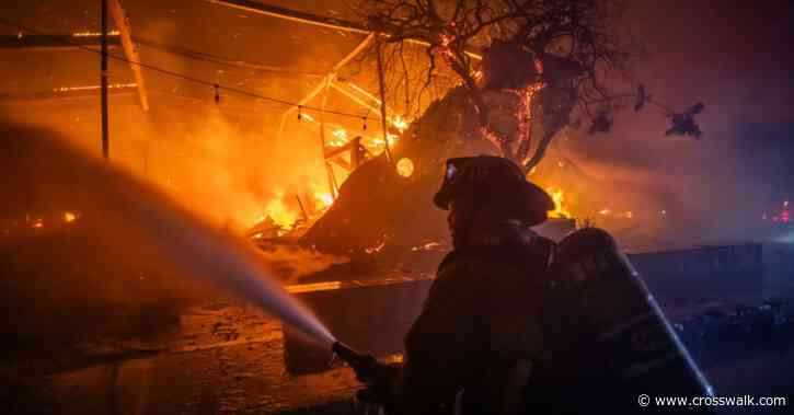 2 Dead and 200,000 without Power as California Fires Continue to Burn across Los Angeles