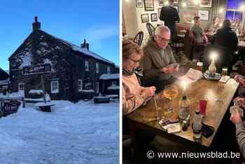 Hoogstgelegen pub van Groot-Brittannië krijgt volop aanvragen van gasten die ook ingesneeuwd willen raken (om niet te hoeven werken)