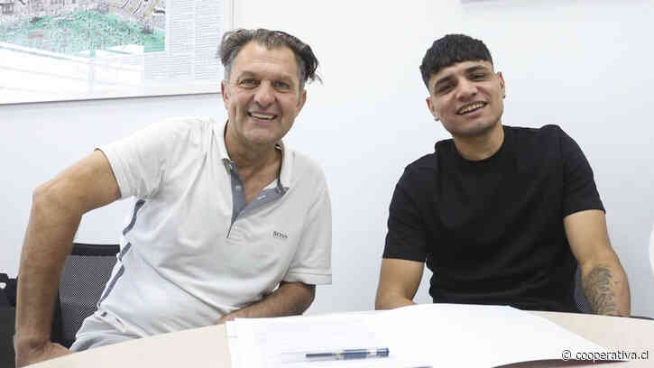 Claudio Aquino firmó su contrato como primer refuerzo de Colo Colo para el centenario"