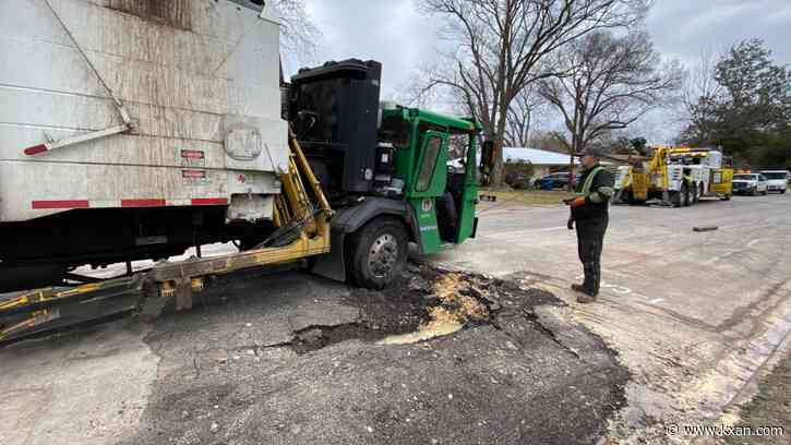 VIDEO: Pothole in northeast Austin neighborhood causes garbage truck to get stuck