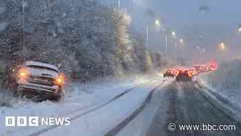 Drivers told to only make necessary journeys in snow