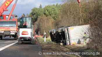 40-Tonner kippt um – A39 Richtung Wolfsburg lange vollgesperrt