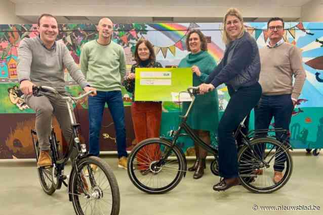 Rotary RSL schenkt fietsen aan Onze Jeugd