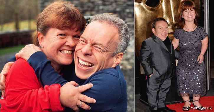 Warwick Davis sues London hospital for ‘negligence’ after wife’s death