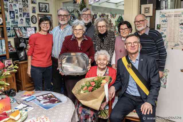 100-jarige José is moeder van 10 kinderen die overal ter wereld wonen: “Geloof, hoop en liefde houden me zo goed”