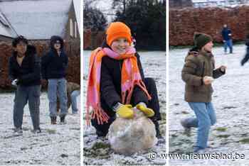 IN BEELD. Leerlingen basisschool vieren eerste sneeuw