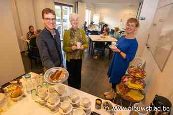 Niemand hoeft zich eenzaam te voelen dankzij Kopje Troost: “Méér dan een plek waar koffie geserveerd wordt”