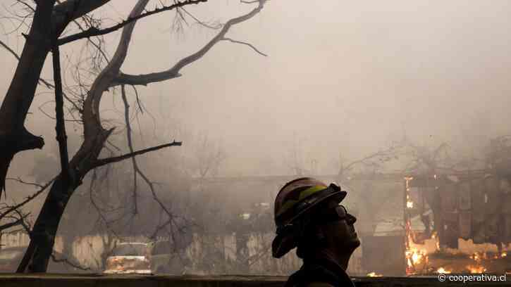 Sheriff de Los Ángeles compara la devastación del fuego con el impacto de una "bomba"