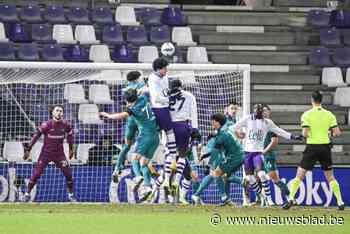 Van “beachvolleybalterrein” tot “schande voor het Belgisch voetbal”: Anderlecht en Beerschot niet te spreken over erbarmelijke staat van het veld