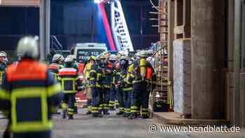 Feuer im Hamburger Hafen – Feuerwehr warnt vor Rauchwolke