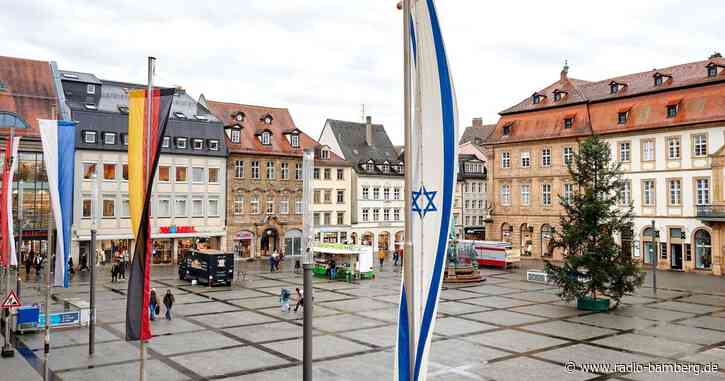 Israel-Fahne weht wieder vor dem Bamberger Rathaus