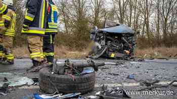 Schlimmer Unfall auf Bundesstraße: Transporterfahrer (26) kracht in Gegenverkehr und stirbt