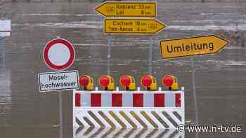 An der Mosel: Zwei Personen im Auto von Hochwasser eingeschlossen