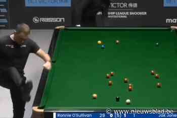 VIDEO. Snookerlegende Ronnie O’Sullivan gaat door het lint tijdens wedstrijd en past niet veel later ‘om medische redenen’ voor prestigieuze Masters