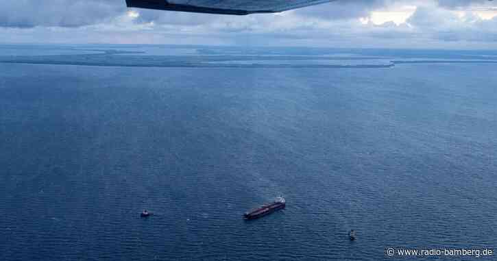 Wegen Sturms zusätzliche Schiffe auf dem Weg zu Öltanker