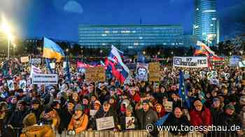 Tausende protestieren gegen prorussische Regierung in der Slowakei