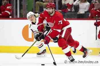 Red Wings hold off Blackhawks 5-3 for 6th straight victory